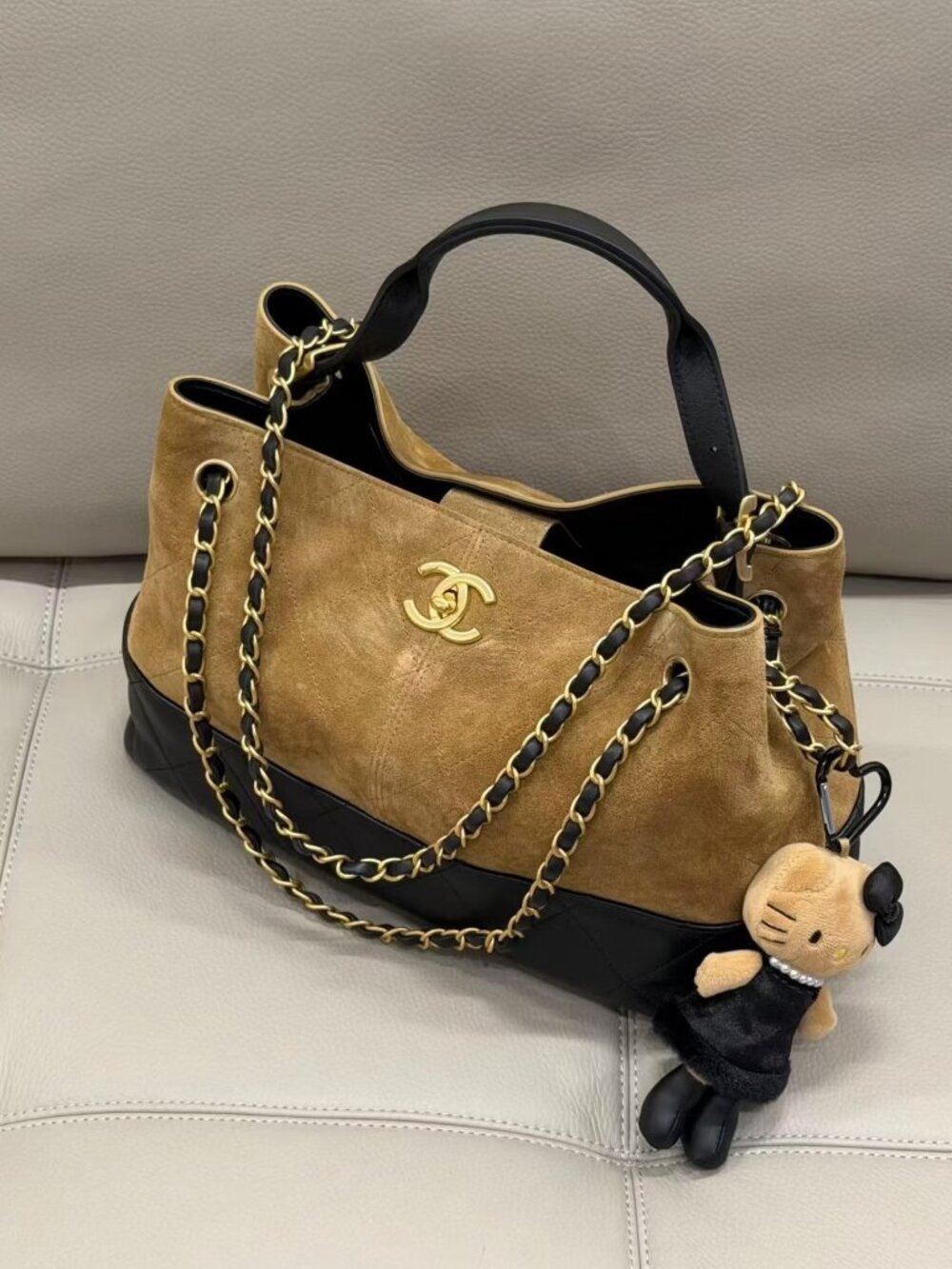 Classic CHANEL Bags: A Stylish and Versatile Choice for Elegance